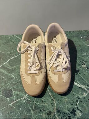 TOMS Beige and White Lace-Up Casual Sneakers